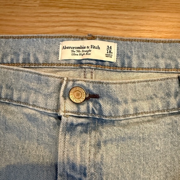 Abercrombie & Fitch Ultra High Rise 90s Straight Jean Size 34 - Picture 5 of 7